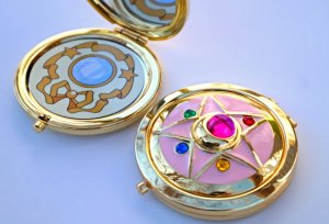 compact broach locket